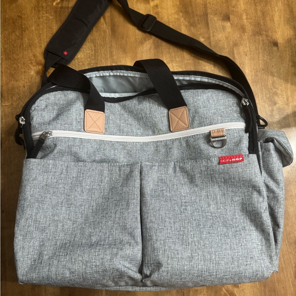 Skip Hop Duo Weekend Gray Diaper Bag